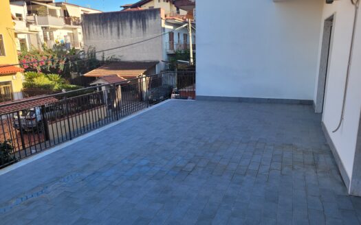 APPARTAMENTO 120 METRI QUADRATI CON TERRAZZO